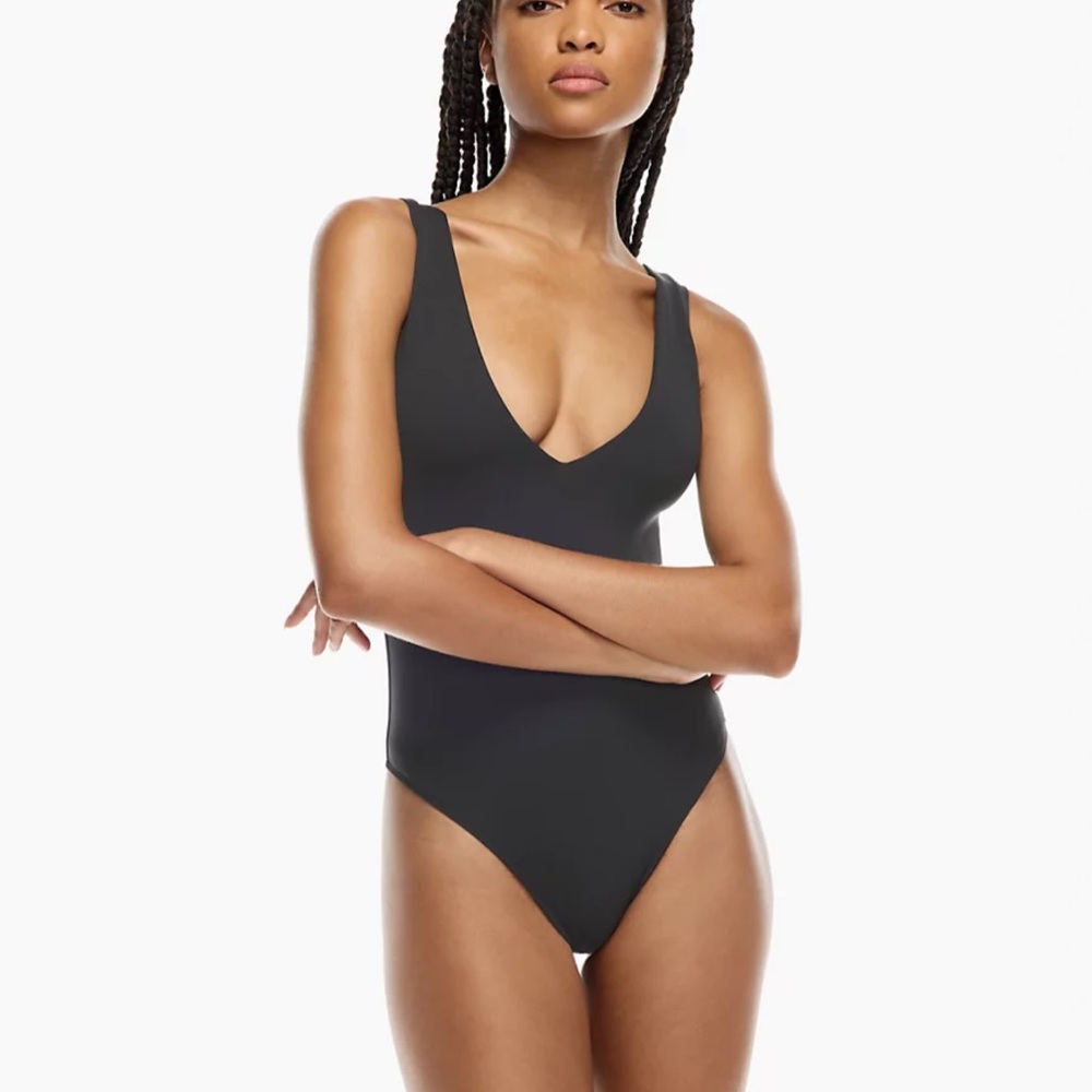Babaton Contour V-Neck Bodysuit